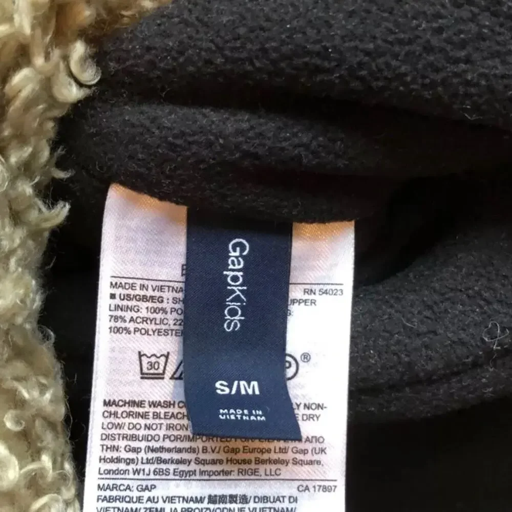 Gap Kids S/M Red & Black Plaid Super Soft Fleece‎ Bomber Hat
